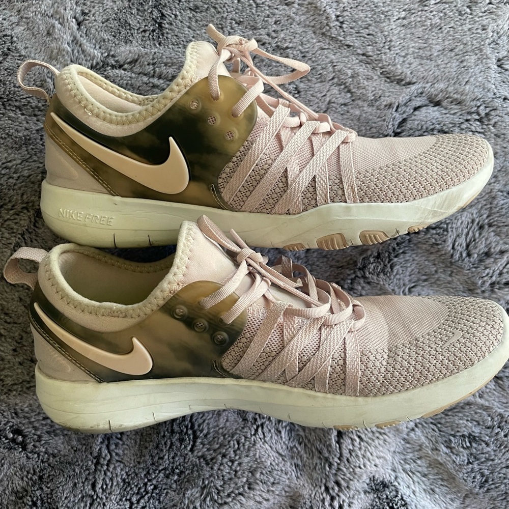 ⭐️SOLD⭐️Women’s Nike Free Shoes